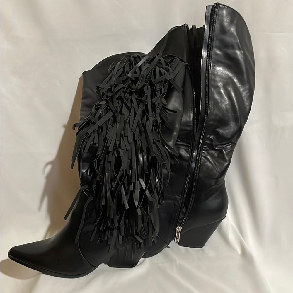Black Heeled Boots with Fringe Detail and Medium Heel